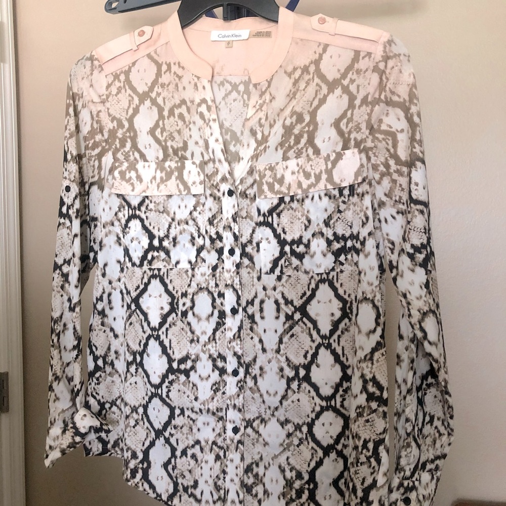 Calvin Klein adjustable sleeve top